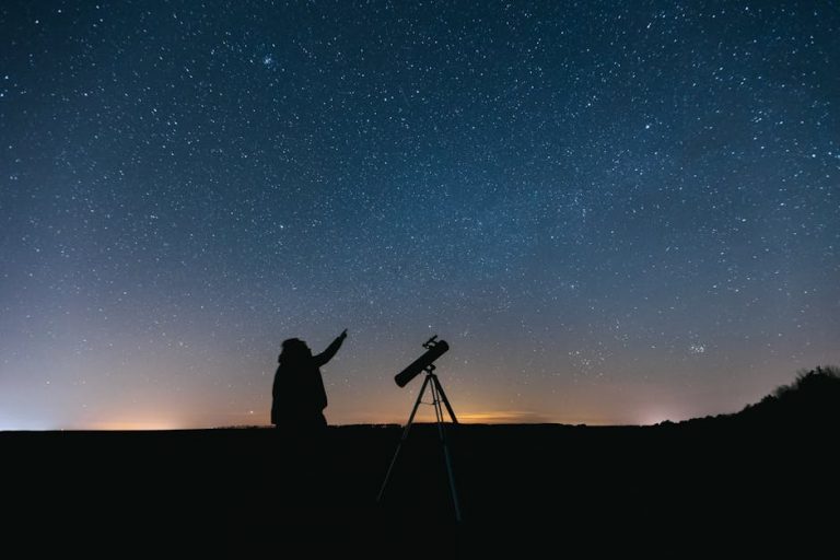 Покупка проектора звёздного неба с эффектом галактики для спальни недорого